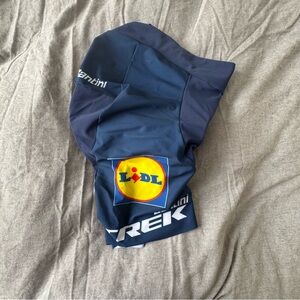 Women’s medium trek bike shorts santini